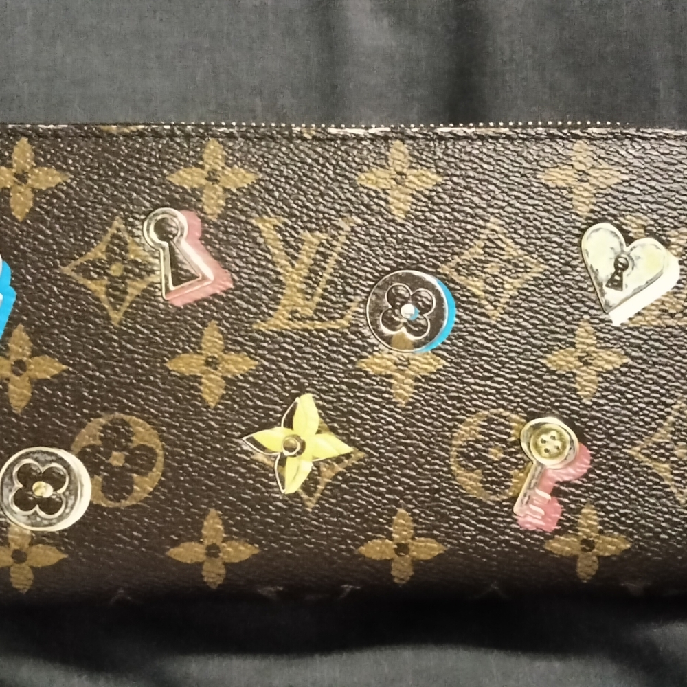 Louis Vuitton zipper wallet